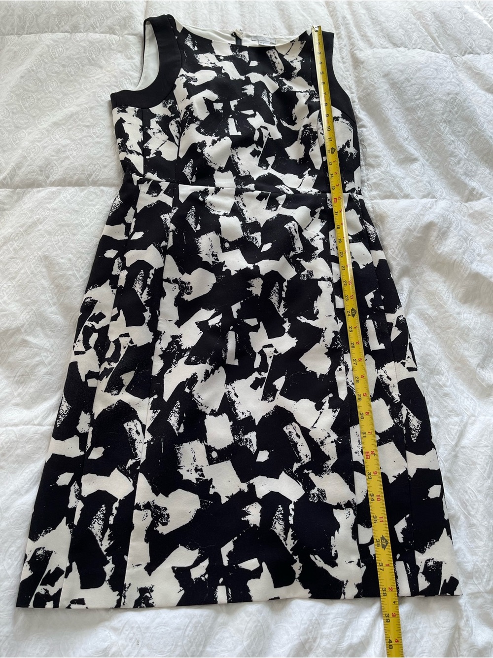 Black & White Abstract Print Sleeveless Dress - Picture 2 of 11